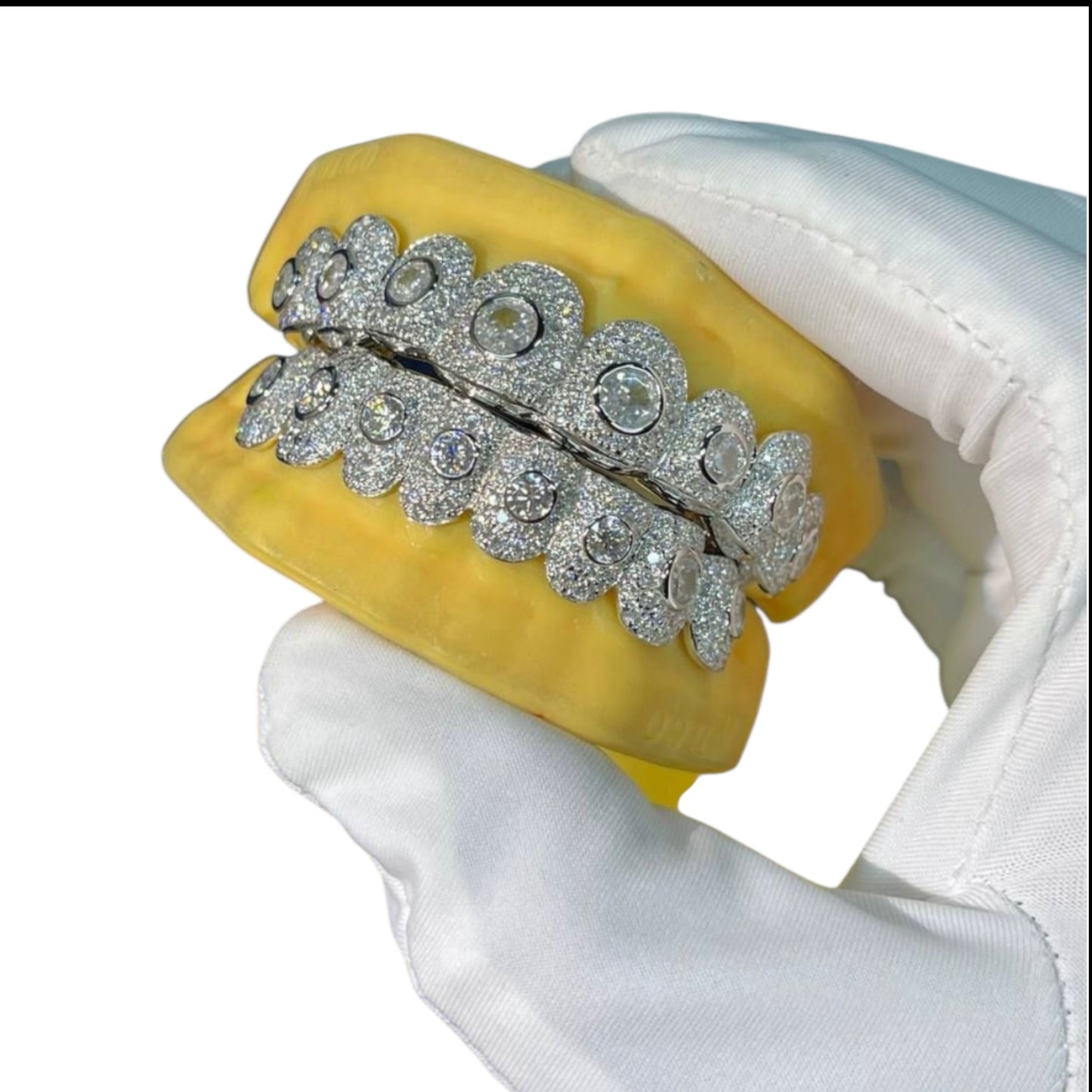 Bezel setting grillz